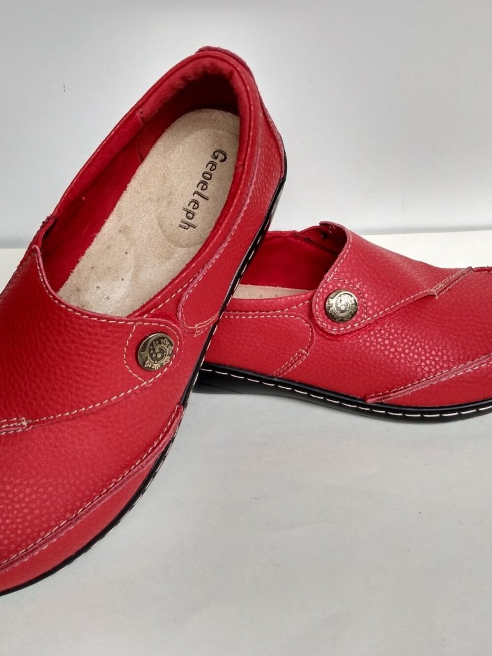 Geoeleph Women’s 8 Loafers Leather Red Slip On Comfort Walking Casual Flats EUC